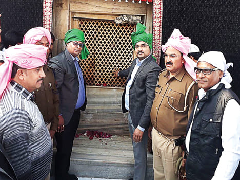Makanpur fair begins with Chadarposhi