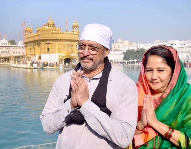 bollywood actor nana patekar in golden temple amritsar