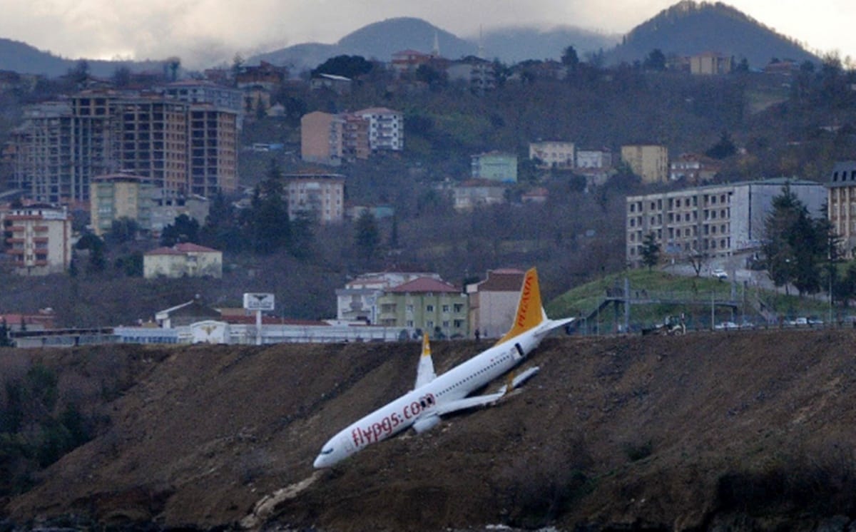 plane skids off on runway at Trabzon Airport and stops on Black Sea cliff