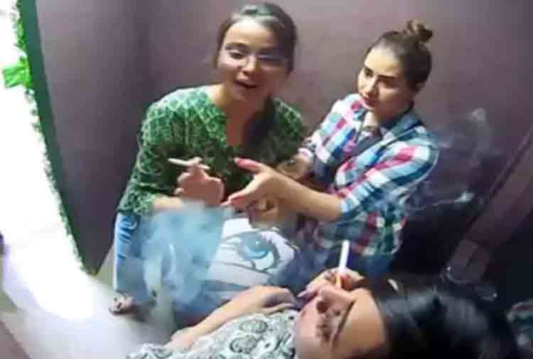bigg boss 11 shilpa shinde and arshi khan smoking in house photos goes viral