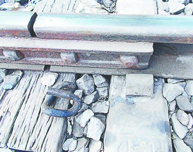 Six pendrol clips stealing at railway station