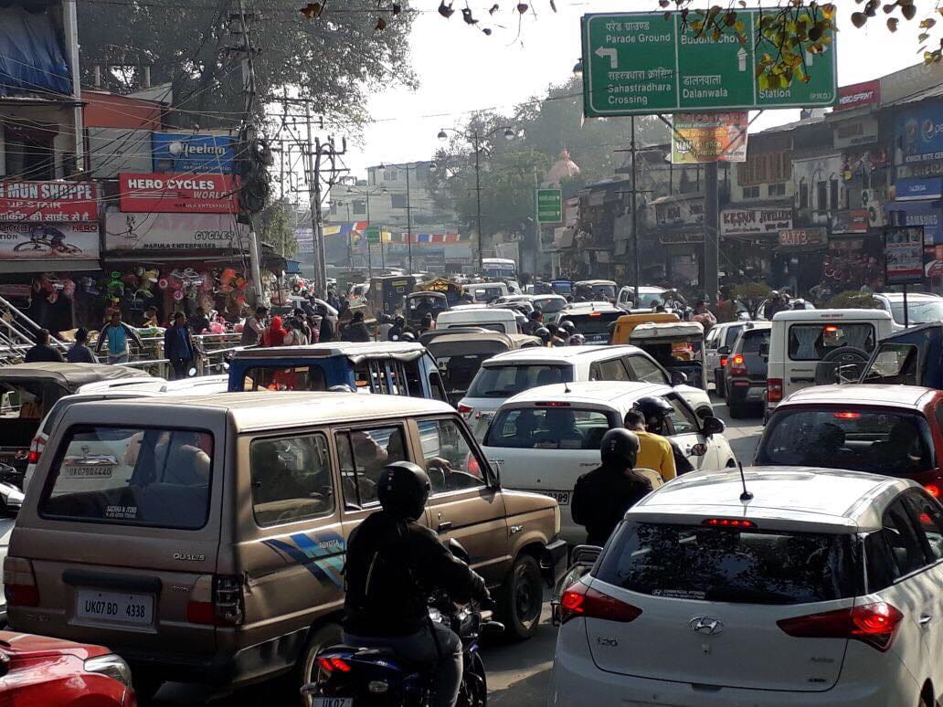 long traffic jam in dehradun clock tower