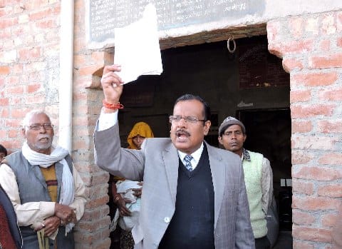 एक किलो गेहूं कम देते मिला कोटेदार