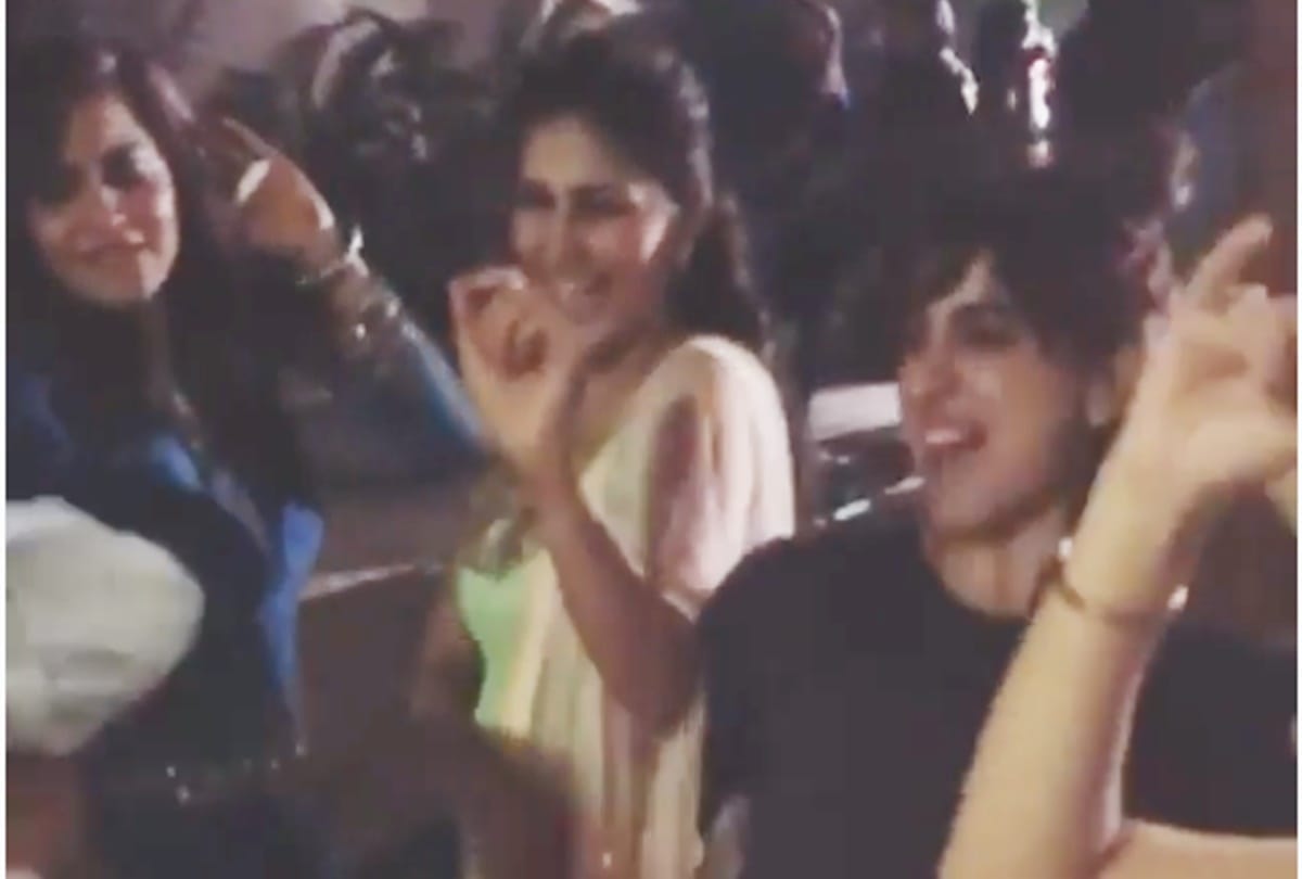 salman khan staff Forcibly Dance With Benafsha, Arshi and Sapna Choudhary