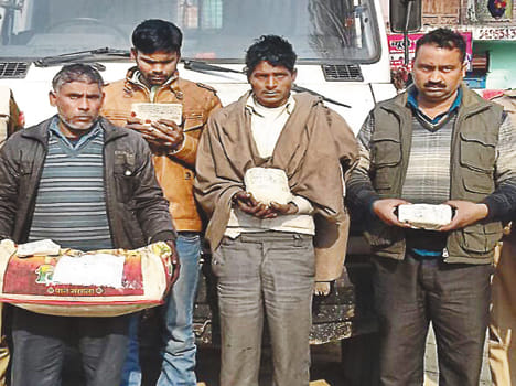 4 people arrested with ganja