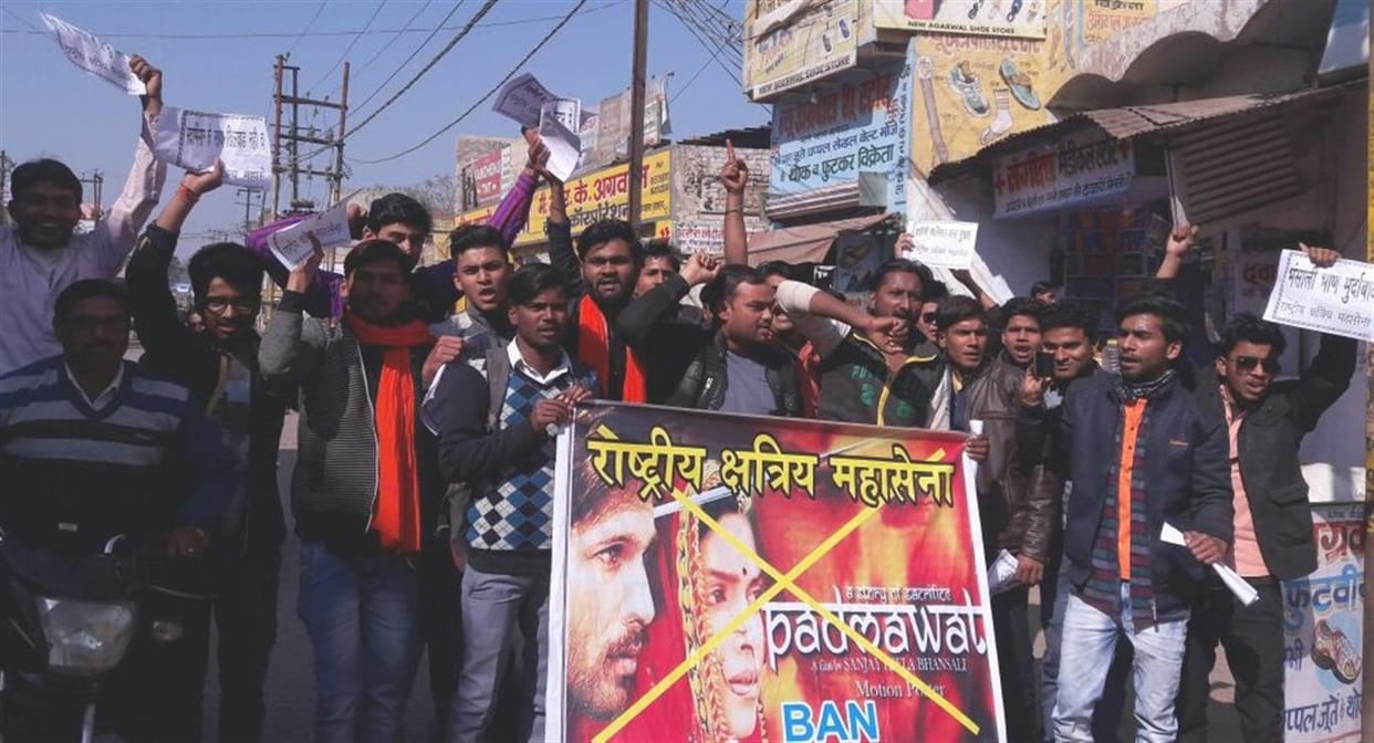 Padmavat walked into the theater, the agitated movement