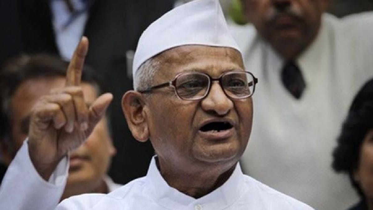 women wants to meet Anna hazare