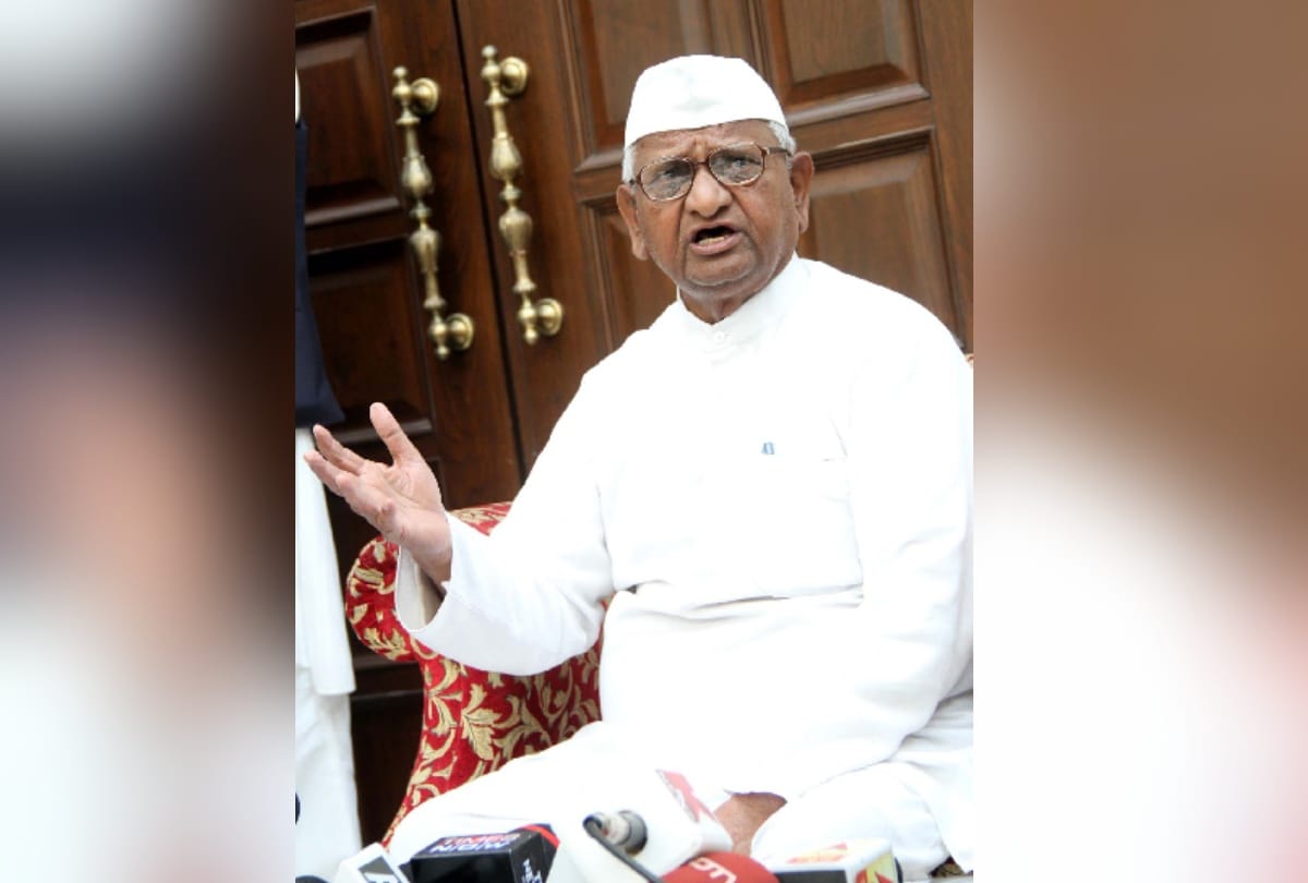 anna hazare will not allow anyone to be a politician through his campaign 