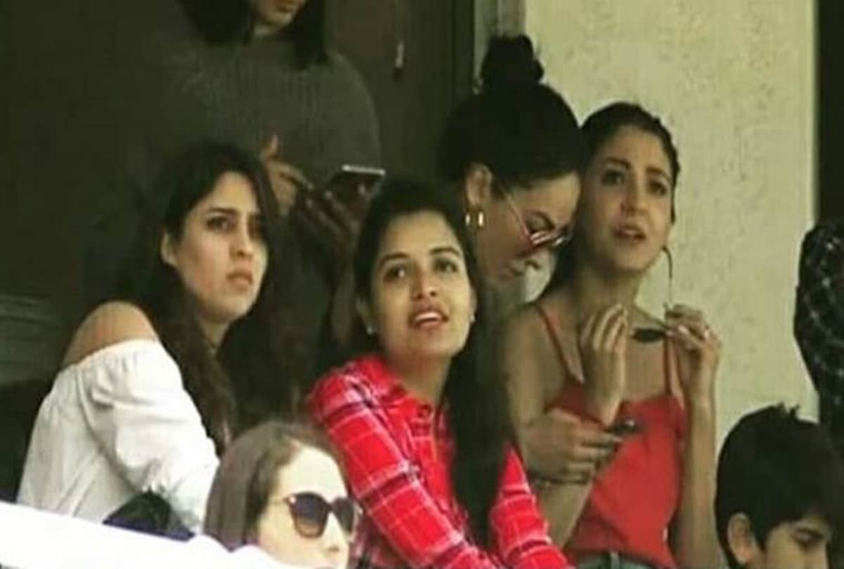 Virat Kohli dedicates his 150 runs to wife Anushka Sharma by kissing his wedding ring