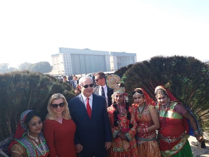 Israel PM Benjamin Netanyahu got gift during taj mahal visit in agra