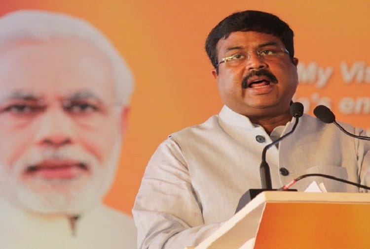 rajasthan barmer petroleum minister dharmendra pradhan put question about sonia gabdhi
