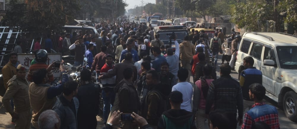 ex army man firing in etah caused family member hostage 