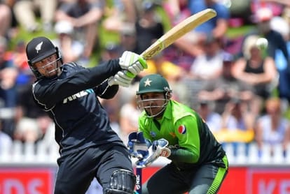 NZvPak: New Zealand won 4th odi match against pakistan by 5 wickets 