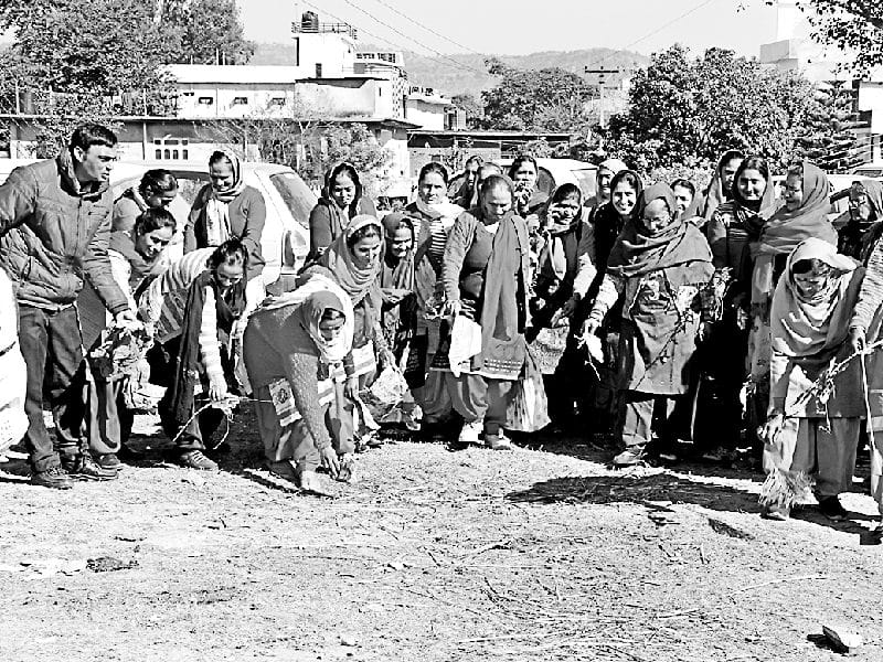 एसडीएम की अगुवाई में चला सफाई अभियान