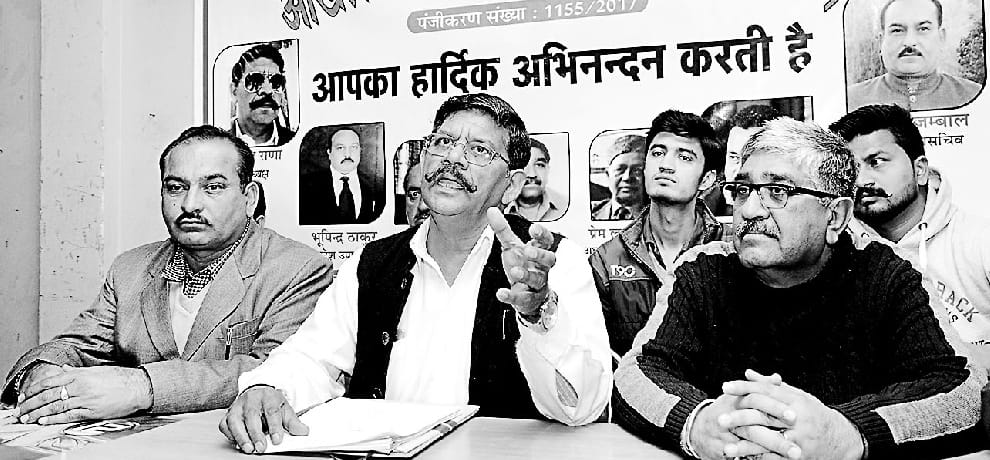 पदमावती पर बैन न लगाने पर सरकार का विरोध