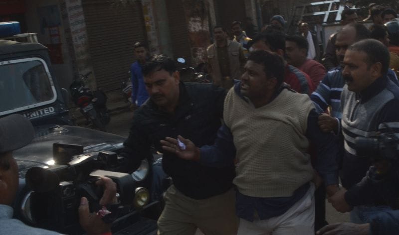 फौजी ने की रात में परिवारीजनों की सेवा