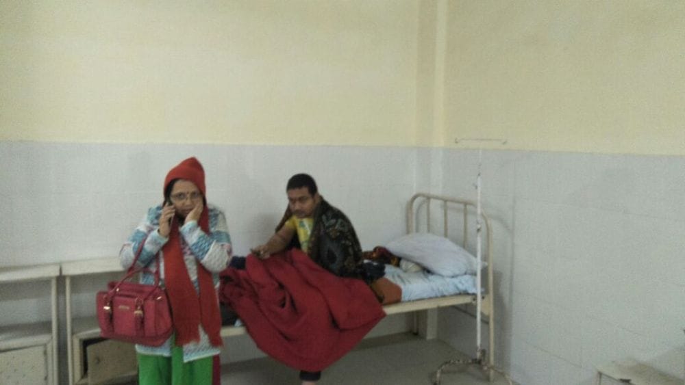 two injured in raod accident in firozabad 