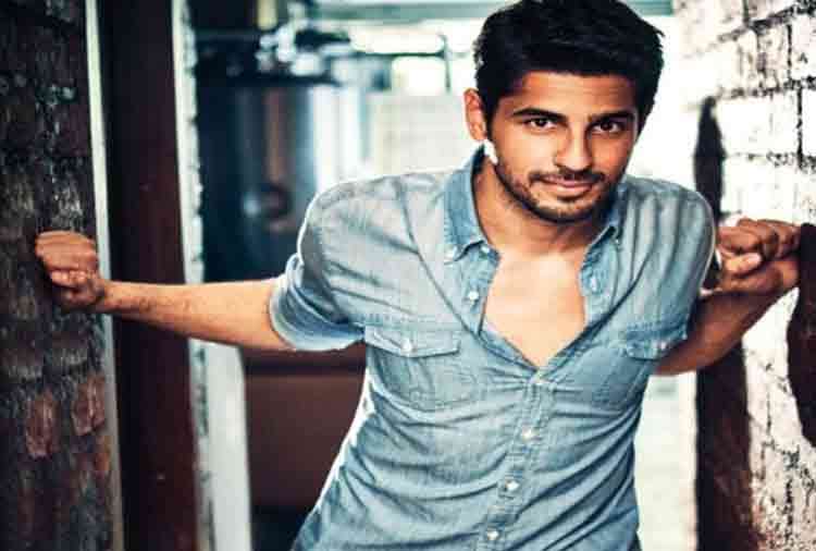sidharth malhotra beaten by his mother by slippers