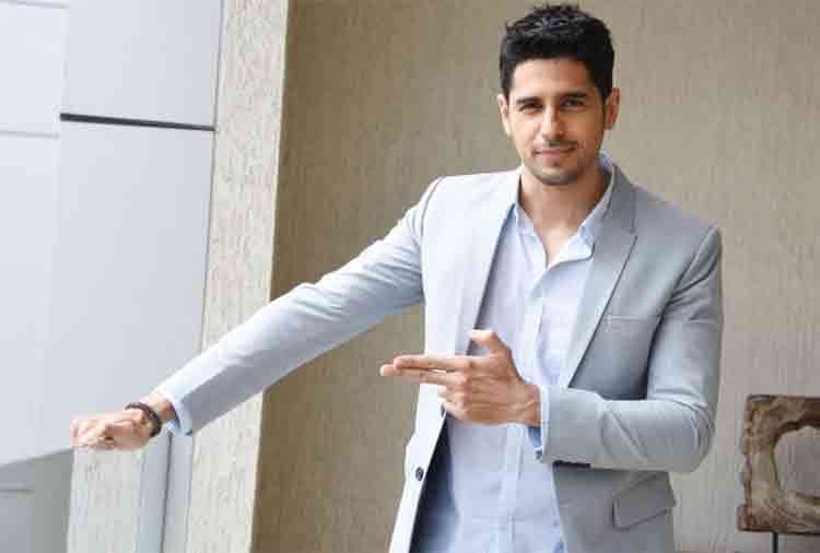 sidharth malhotra beaten by his mother by slippers