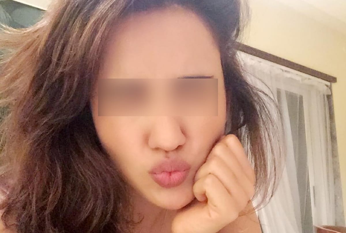girl beaten at faridabad railway station by a woman for pouting selfie