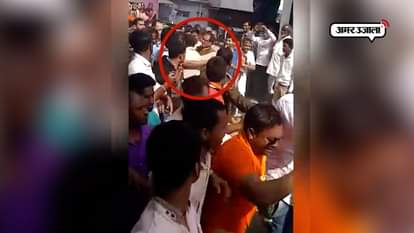 CM SHIVRAJ SINGH SLAP HIS GUNMAN DURING A ROADSHOW IN SARDARPUR OF MADHYA PRADESH