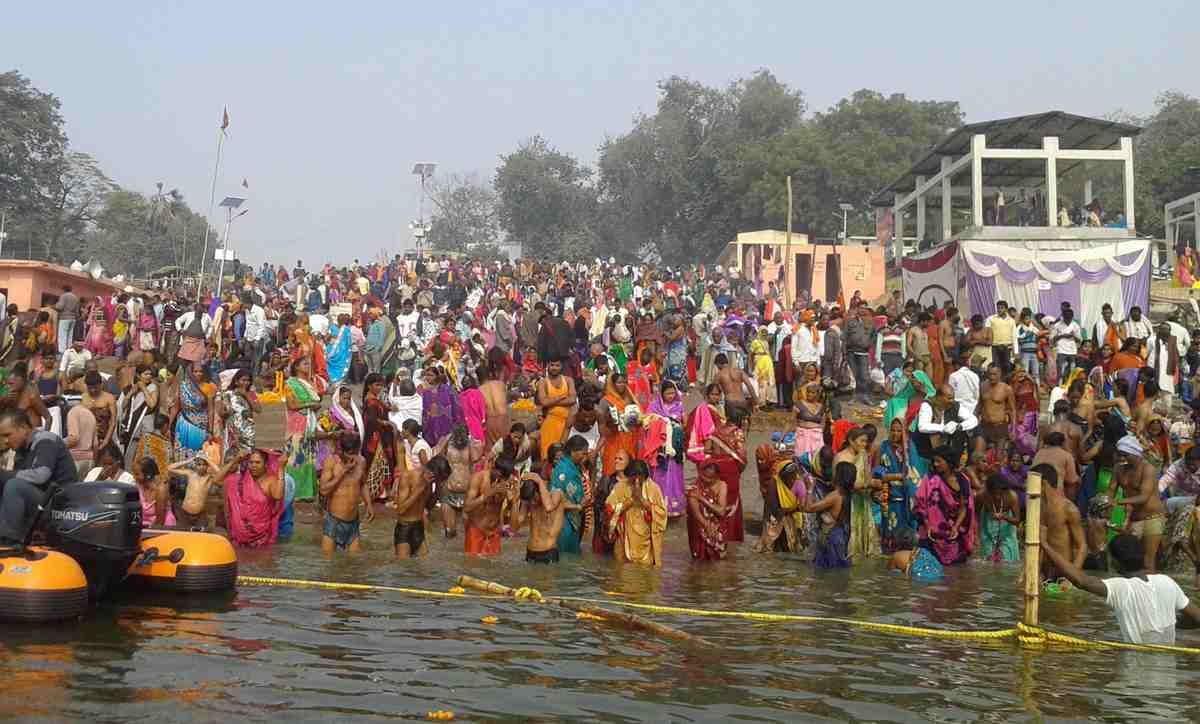 devotee come from pachbahani snan at varanasi