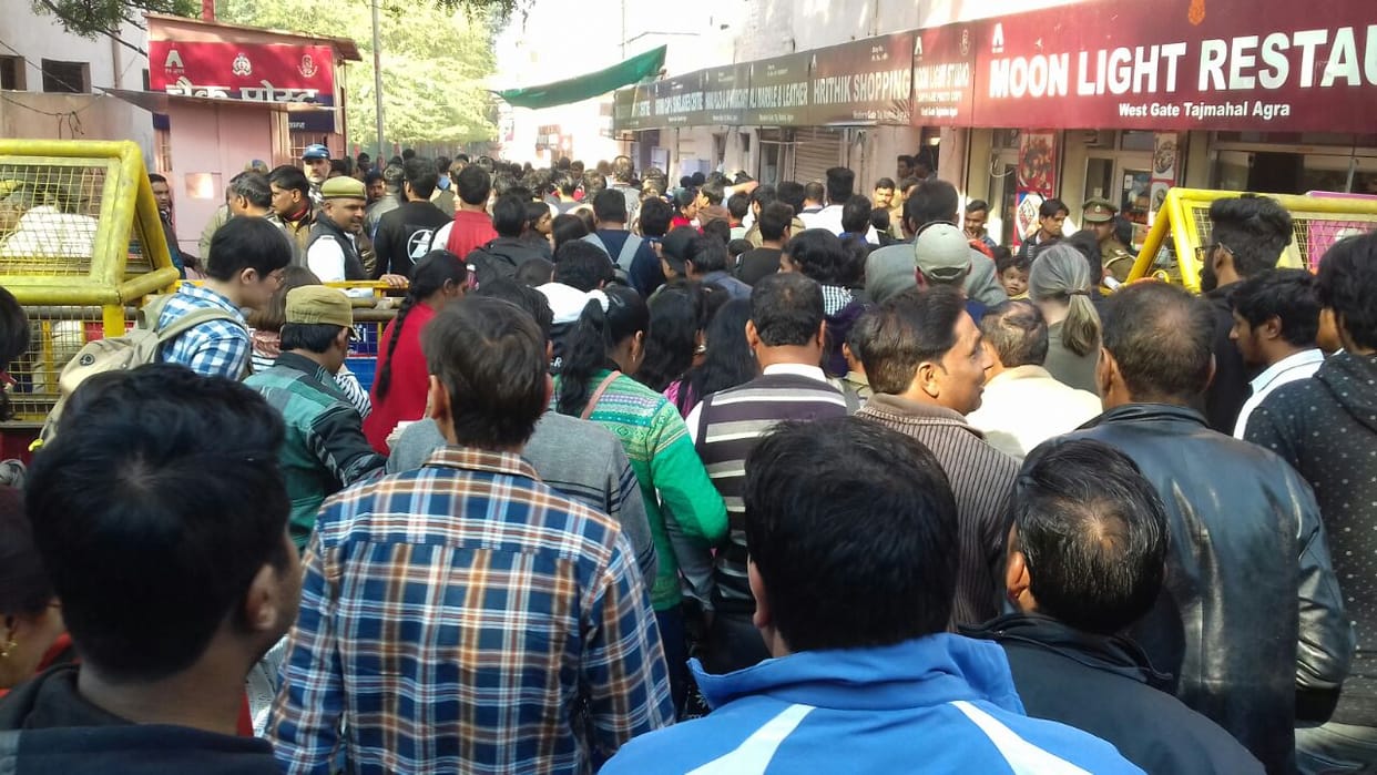 Heavy crowd after Israel PM visit of Taj mahal