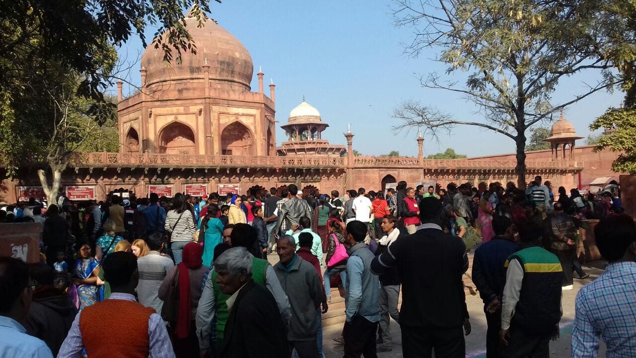 Heavy crowd after Israel PM visit of Taj mahal