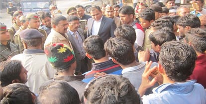 Ethnic conflict in Meerut, firing, 8 injured including women 