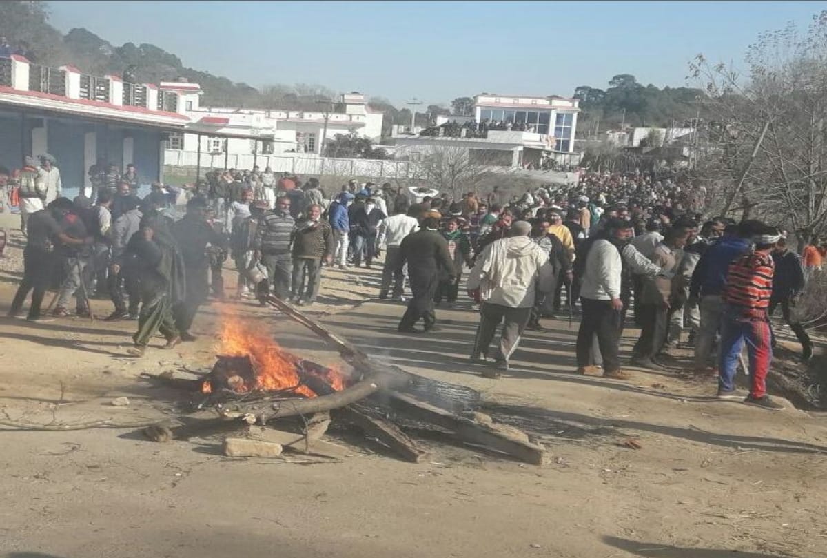 Violence after the death of a woman in chaos in naushera 32 injured