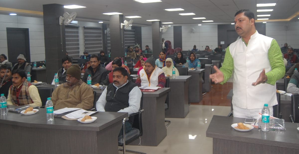 पालिका बोर्ड की पहली बैठक में हंगामा
