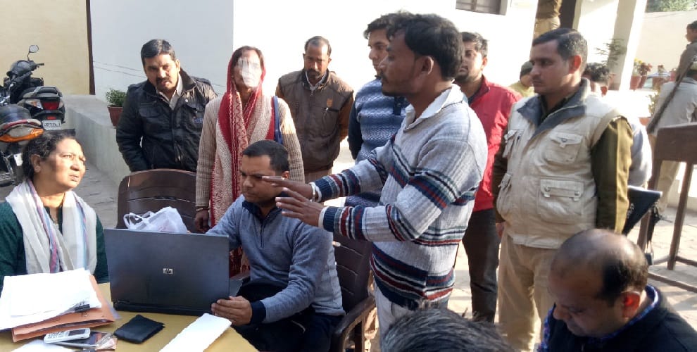 The disclosure of fetal gender tests, two arrested with Rs 18 thousand in raid