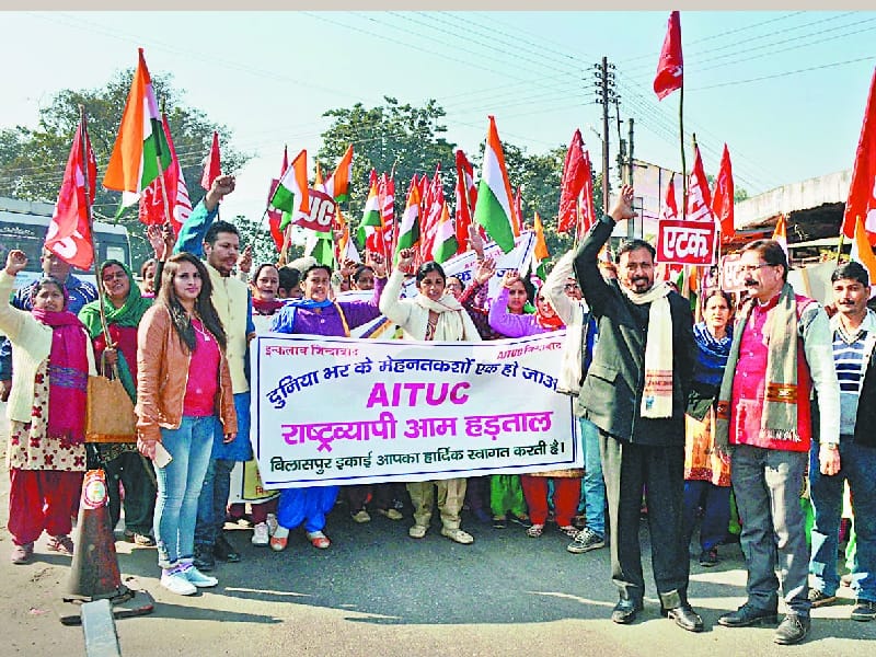 जिले में मांगों को लेकर गरजे मिड-डे मील वर्कर