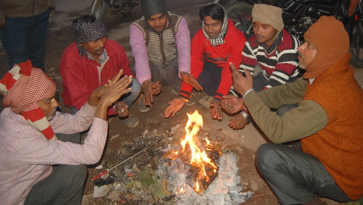 सूर्यदेव दर्शन देकर फिर बादलों में खो गए