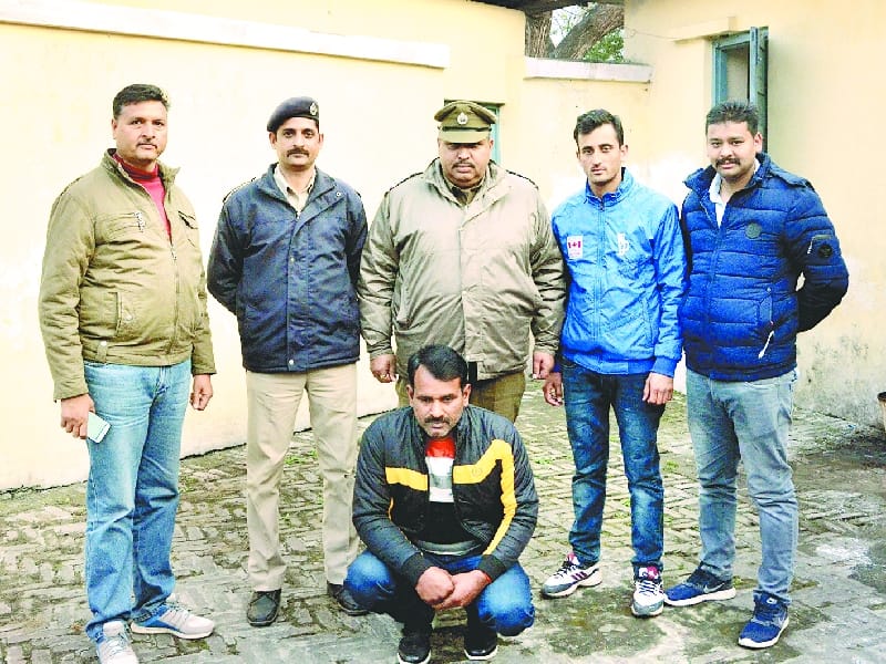 पुलिस ने पकड़ा भगौड़ा अपराधी