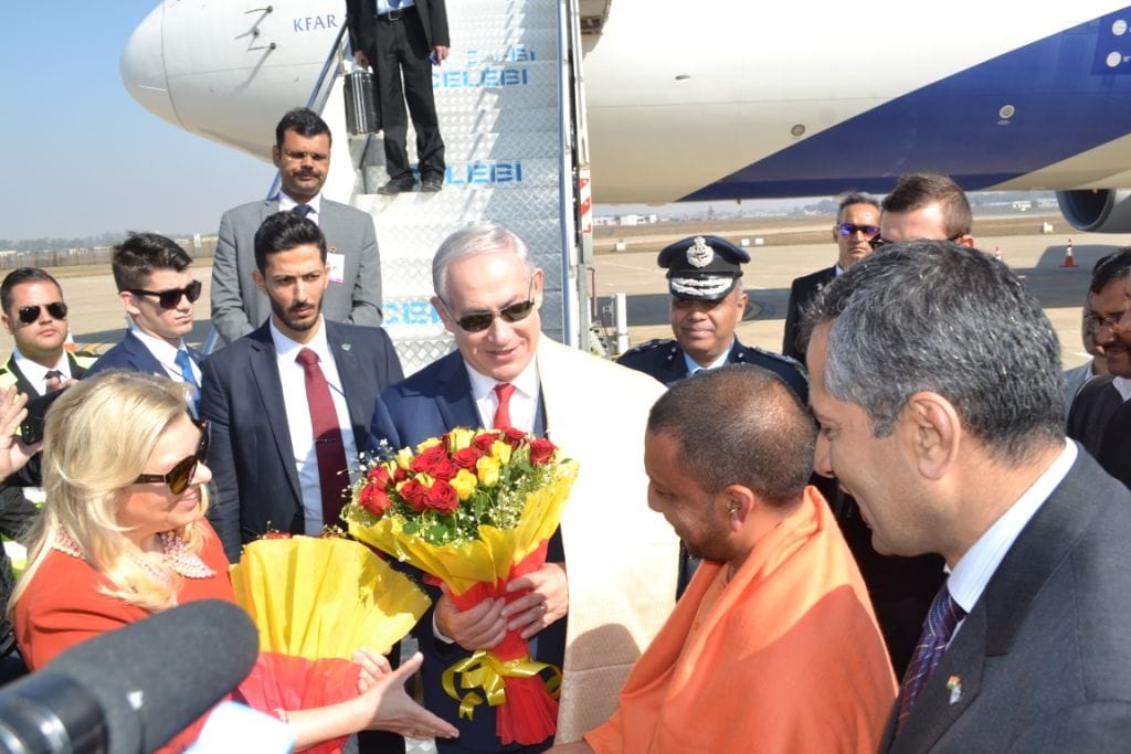 Israel PM Benjamin Netanyahu got gift during taj mahal visit in agra
