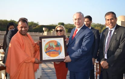 Israel PM Benjamin Netanyahu got gift during taj mahal visit in agra