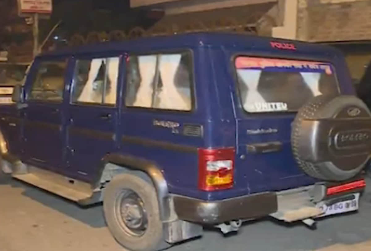 Demonetized currency worth crores seized from a residential premises in Kanpur