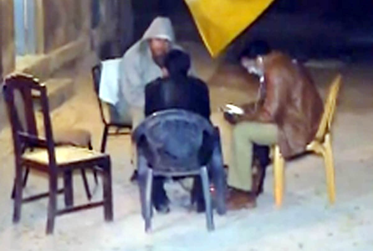 Demonetized currency worth crores seized from a residential premises in Kanpur