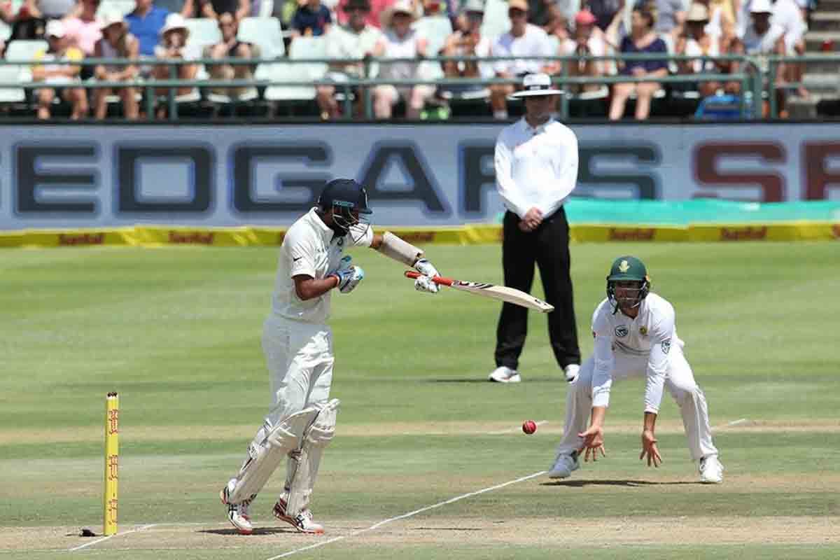 cheteshwar pujara fighting with his legs after knee operation