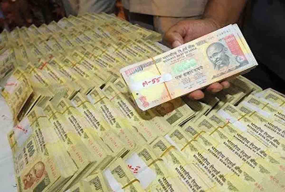 Old currency notes worth Rs 80 crore seized from Kanpur