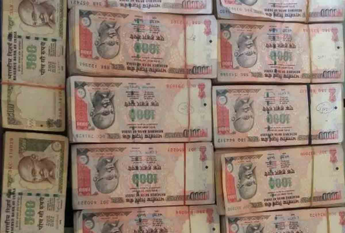 Old currency notes worth Rs 80 crore seized from Kanpur