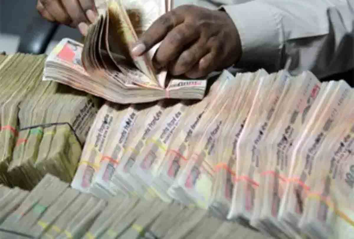 Old currency notes worth Rs 80 crore seized from Kanpur