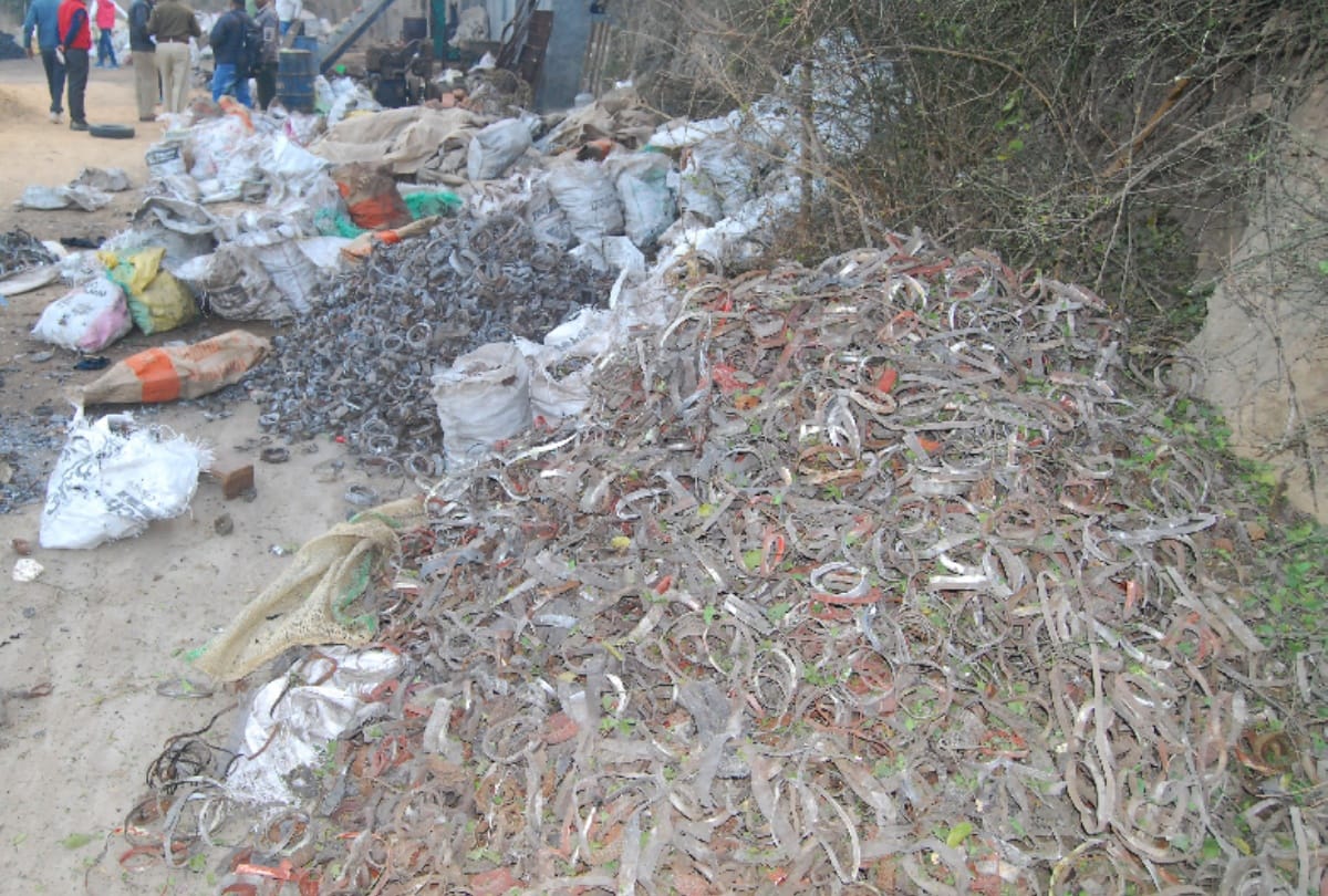 bomb blast in faridabad, two dead