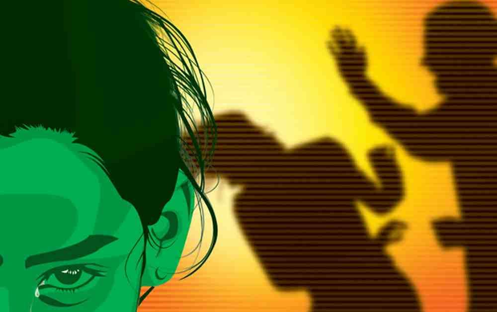 अनुबंधित बस के चालक-परिचालक को पीटा
