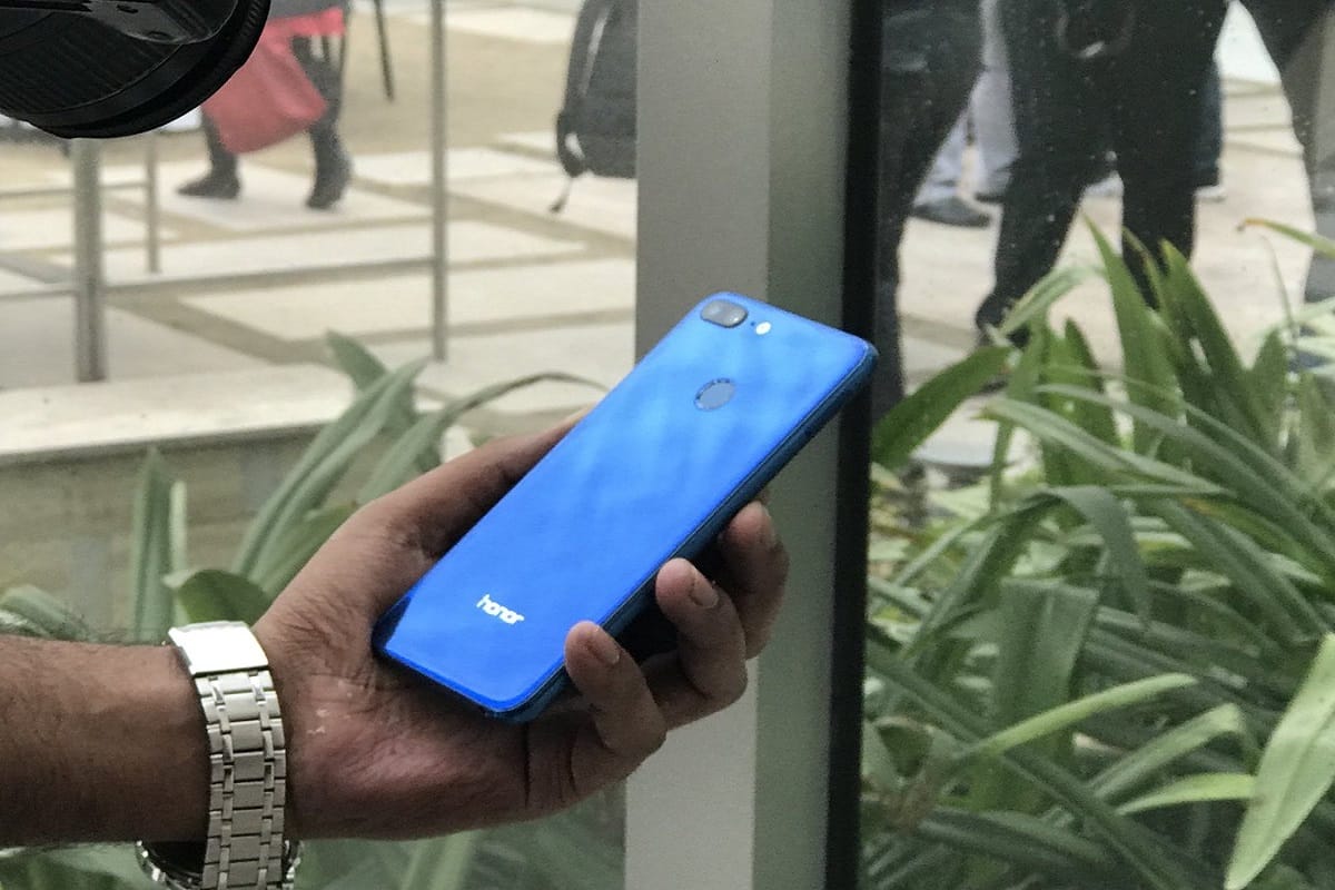 4 कैमरे के साथ भारत में लॉन्च हुआ यह स्मार्टफोन, कीमत 10,999 रुपये Honor 9 Lite launched in India at Rs 10999, Know specifications
