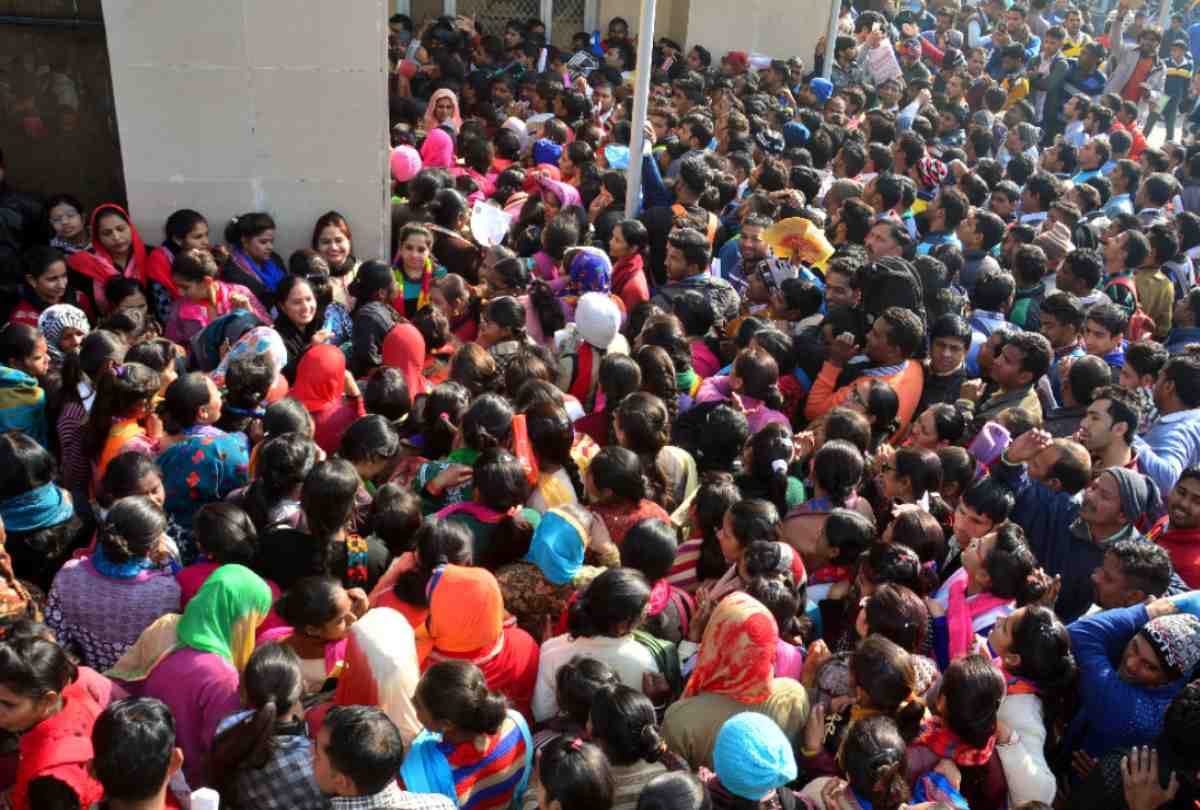 unemployment in india, btech degree holders applied for peon posts in karnal