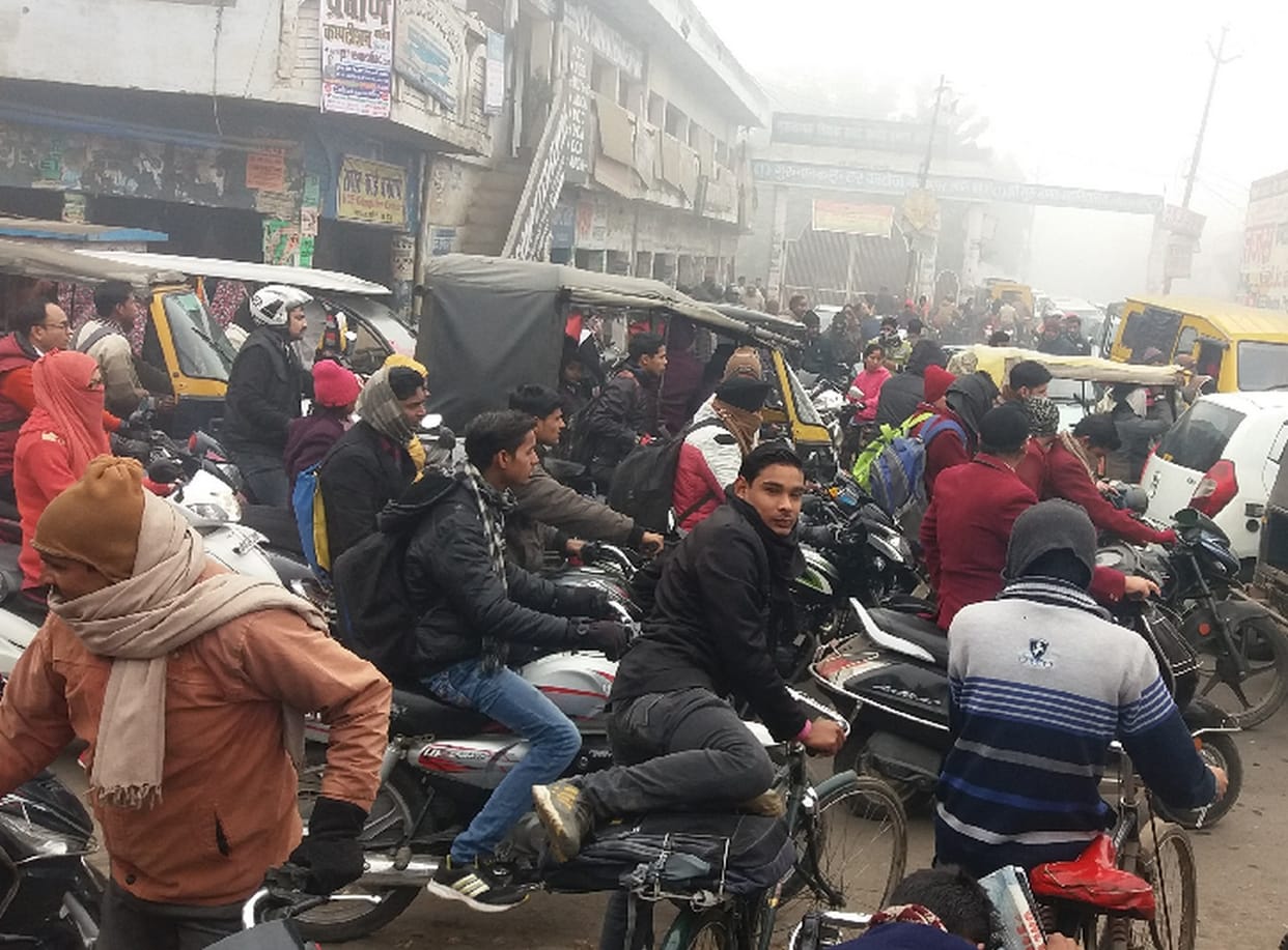 Jam creates hurdle for commuters