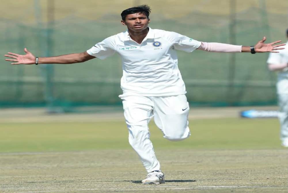 World Cup 2019, Indian Fast Bowler Navdeep Saini Arrived at England, Bhuvneshwar Kumar