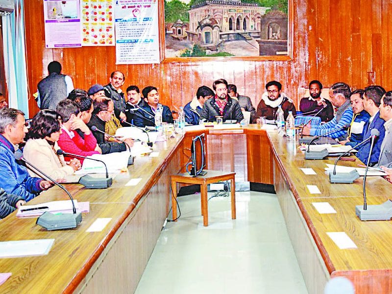 जून माह से पहले तैयार करें भवन का कार्य : अनुराग